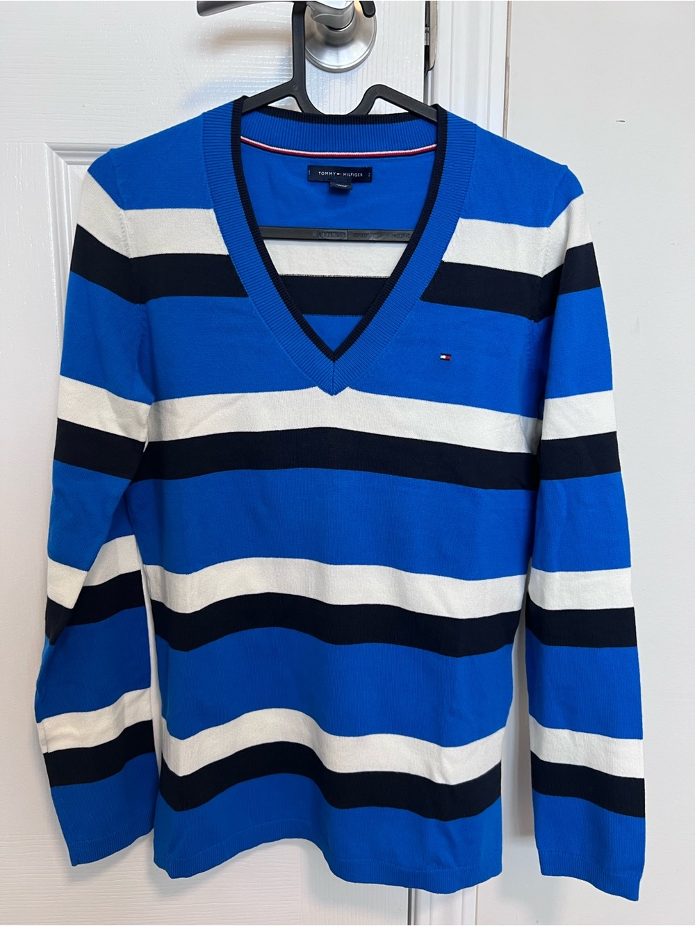 Tommy Hilfiger Women’s Bold Blue, White & Black V-Neck Sweater, SZ XS, NEW